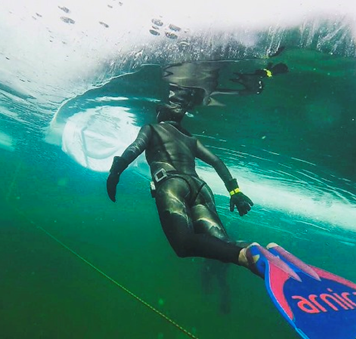 Milli Sporcu Derya Can, Buz Altında Yeni Dünya Rekoru Kırarak Guiness’e Girdi
