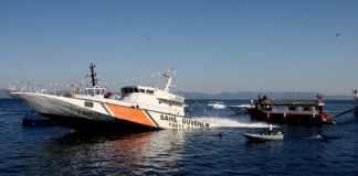 Çeşme’de Sahil Güvenlik Gemisi Gözyaşlarıyla Batırıldı