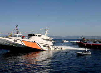 Çeşme’de Sahil Güvenlik Gemisi Gözyaşlarıyla Batırıldı