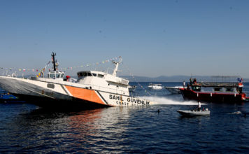 Çeşme’de Sahil Güvenlik Gemisi Gözyaşlarıyla Batırıldı