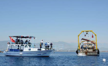 Antalya’da Denize Yapay Resif Blokları Bırakıldı