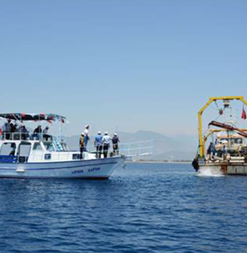 Antalya’da Denize Yapay Resif Blokları Bırakıldı