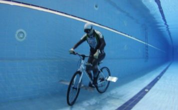 Birgül Erken Su Altında 59.6 Mt İle Bisiklet Rekorunu Kırdı